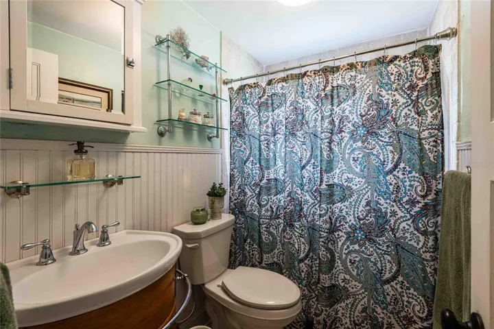 2nd floor Bath