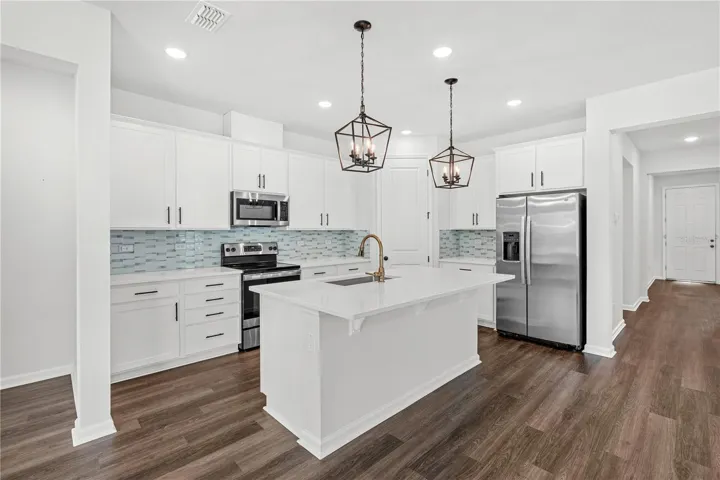 Kitchen with quartz, 42