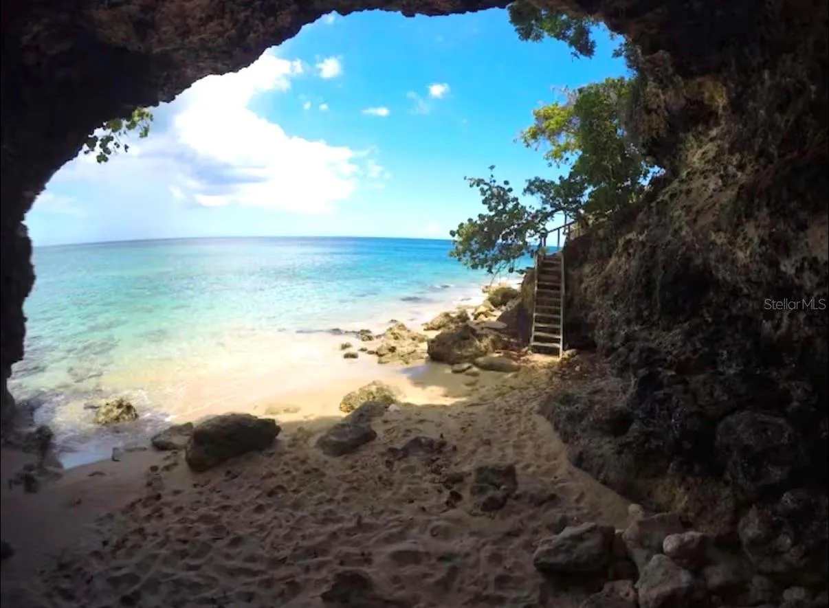 Beutiful hidden beach just steps from your own backyard. Beutiful hidden beach just steps from your own backyard.