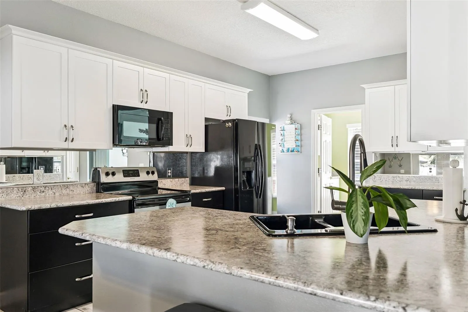 Chef's Kitchen with Peninsula for Barstools