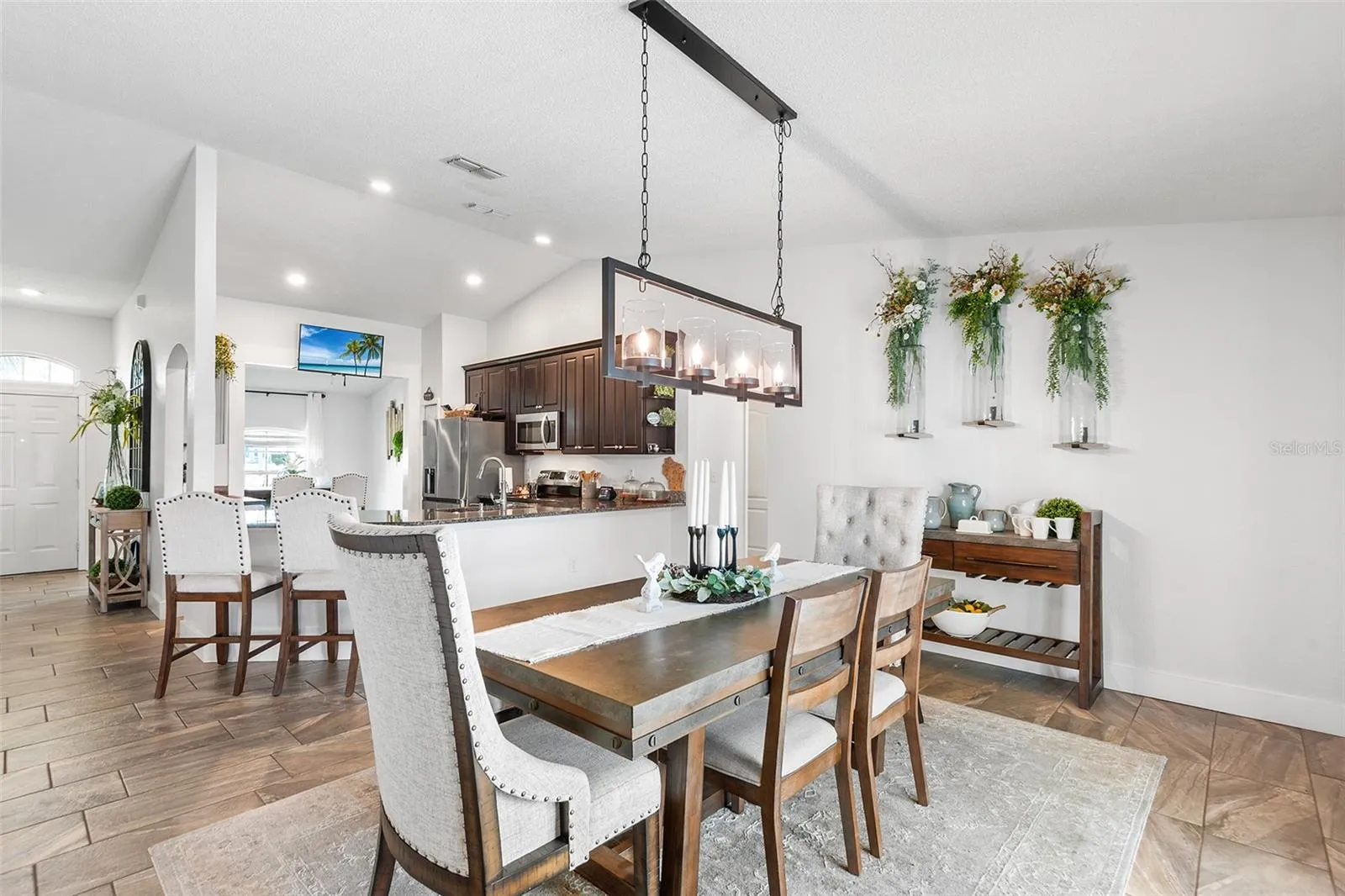 Kitchen dining area