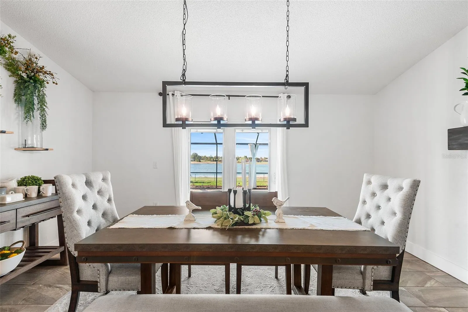 Kitchen dining area