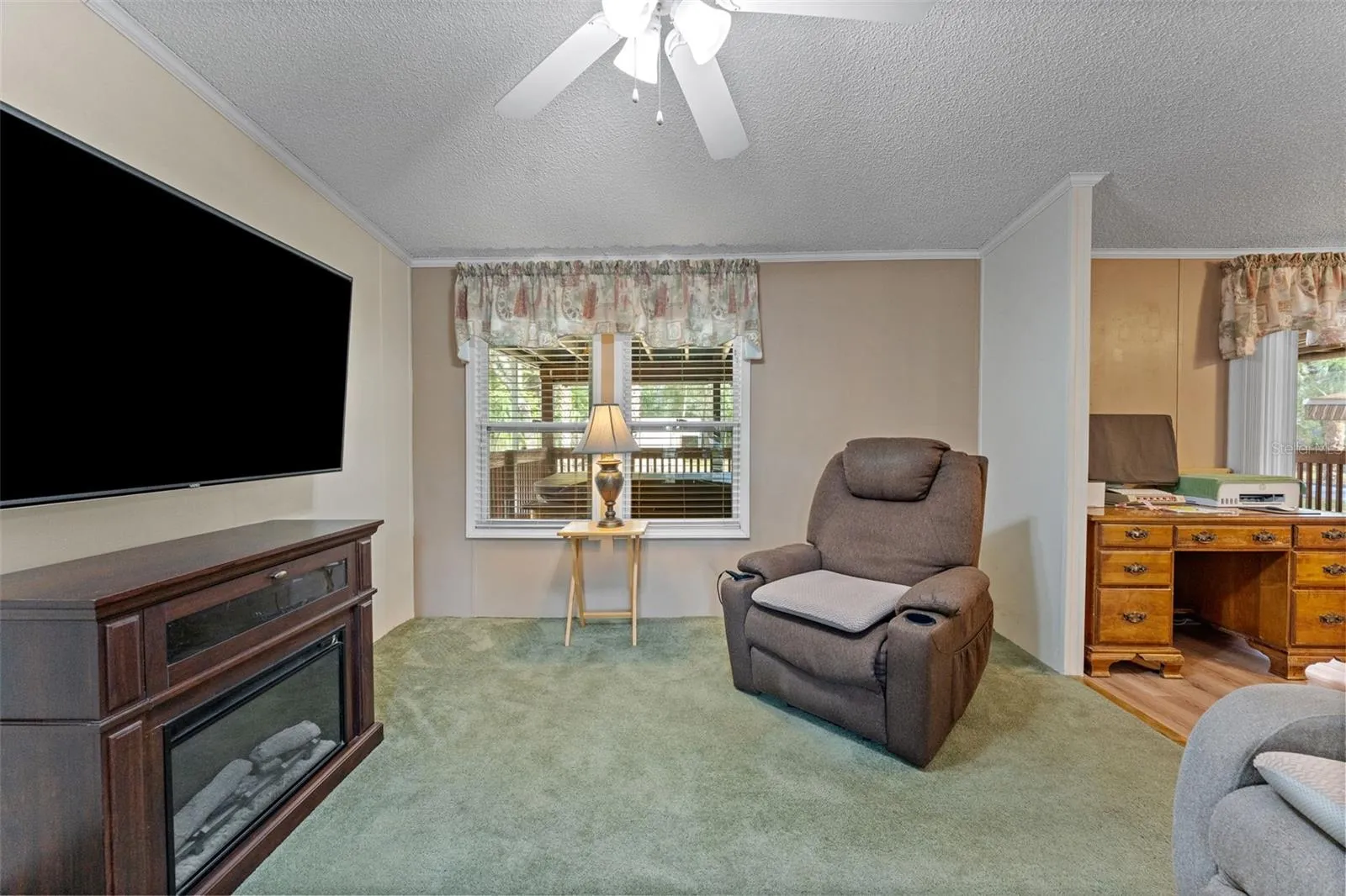 Living Room with Natural Light and a Ceiling Fan