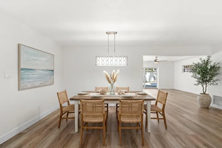 Virtually Staged Dinning room