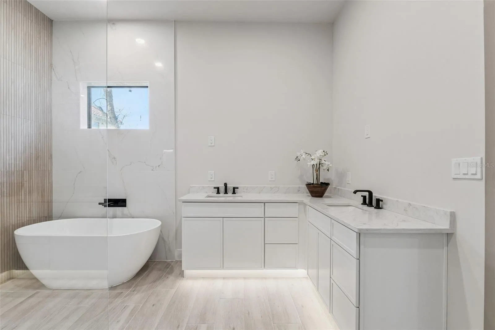 Secondary Suite Full Bath (shower to left)