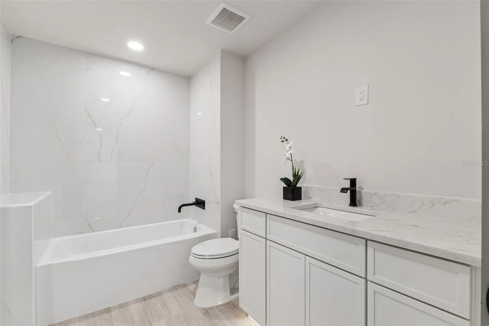 Guest Room 1 Full bath