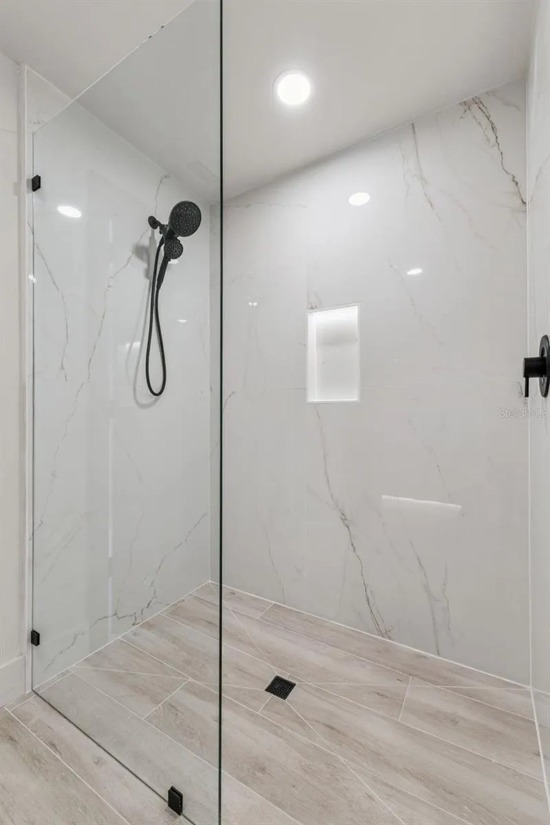 Guest Room 1 Shower