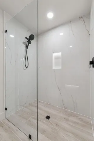 Guest Room 1 Shower