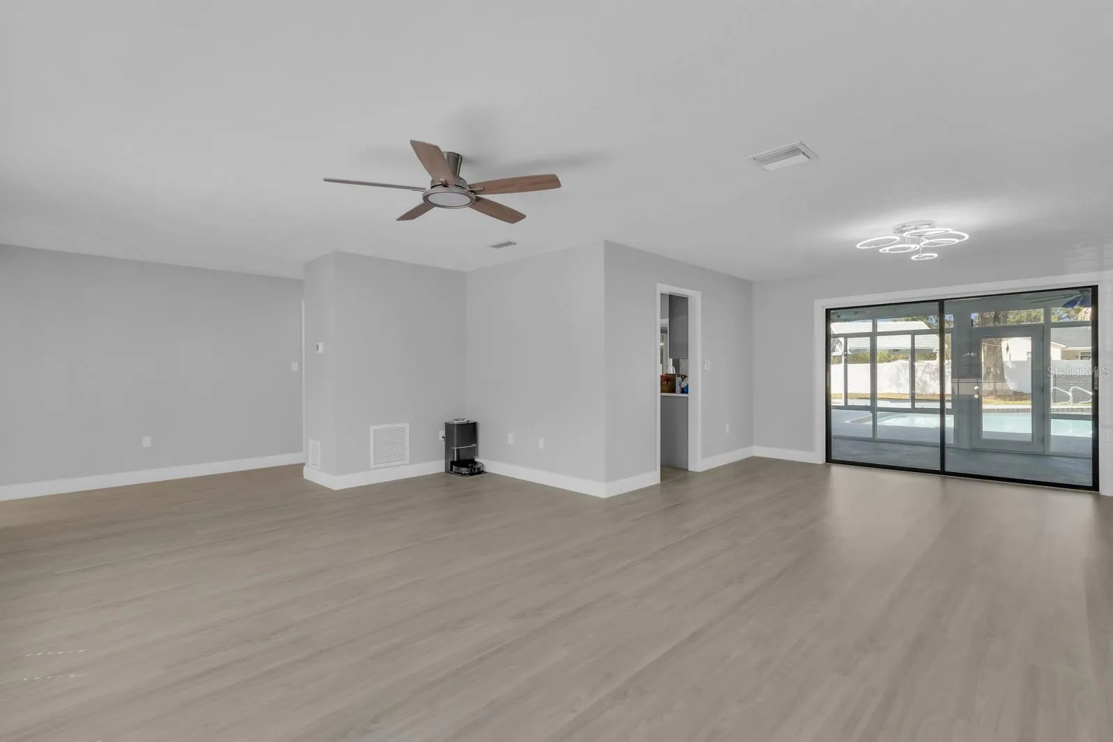 LIVING-DINING VACANT