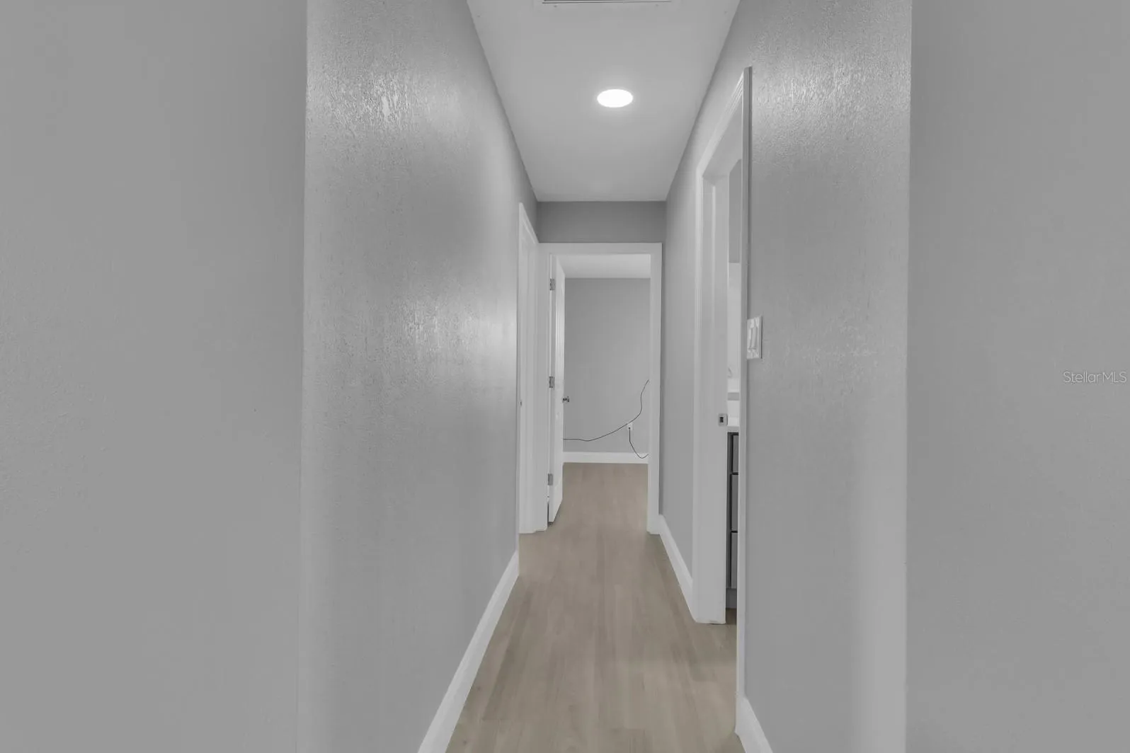 HALL TO BATH 2 BR'S 2&amp;3