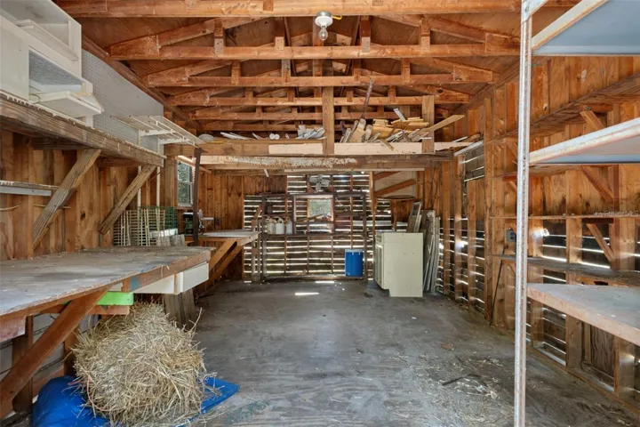 barn/shed