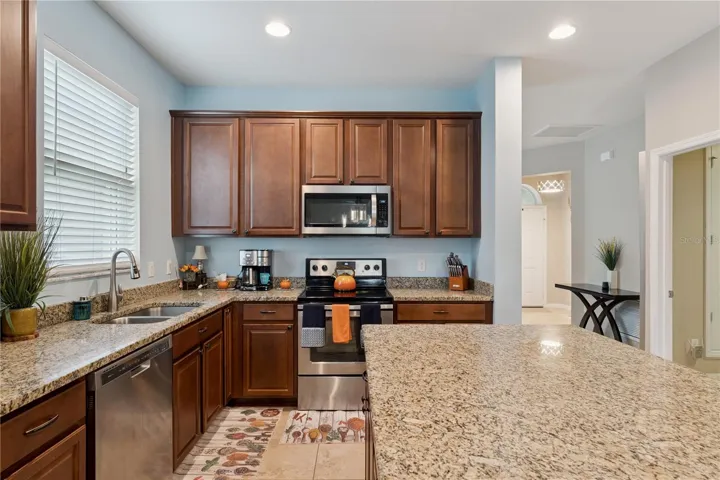 42" Kitchen Cabinets & Granite Countertops