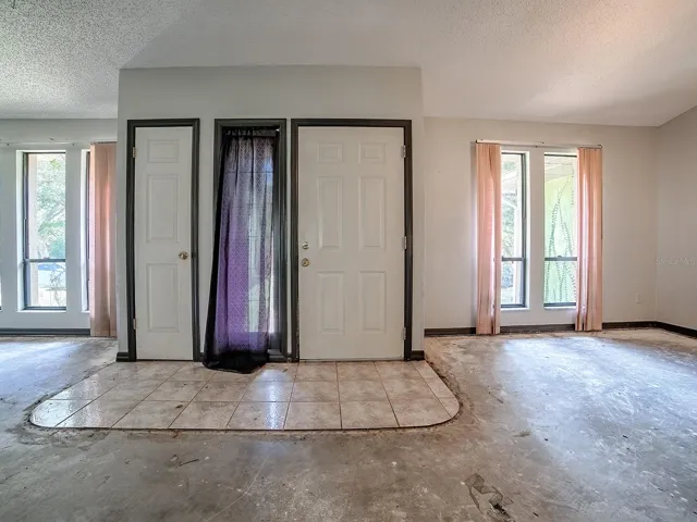 Entry/Foyer