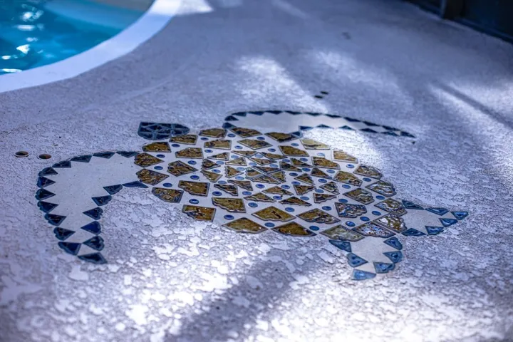 Pool detail