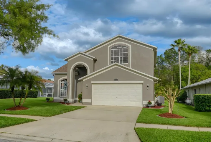 Incredible 6 BR + Loft w/pool. Over 3000 sqft