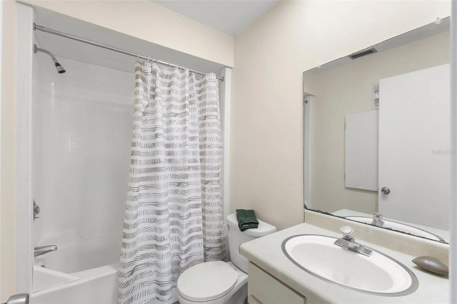 TUB/SHOWER FOR OFF OF 2ND BEDROOM