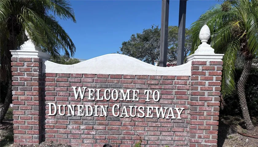 WELCOME TO DUNEDIN CAUSEWAY