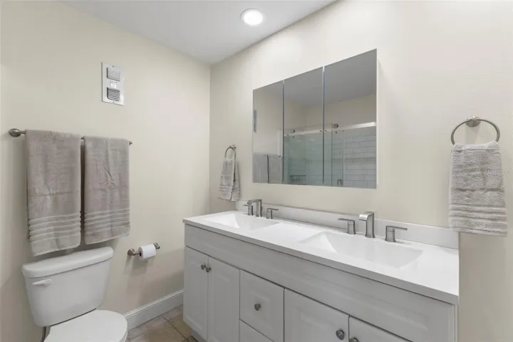 DUAL SINKS IN MASTER