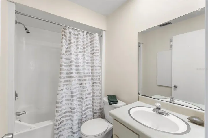 TUB/SHOWER FOR OFF OF 2ND BEDROOM