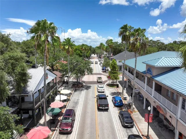 Downtown restaurants & shops