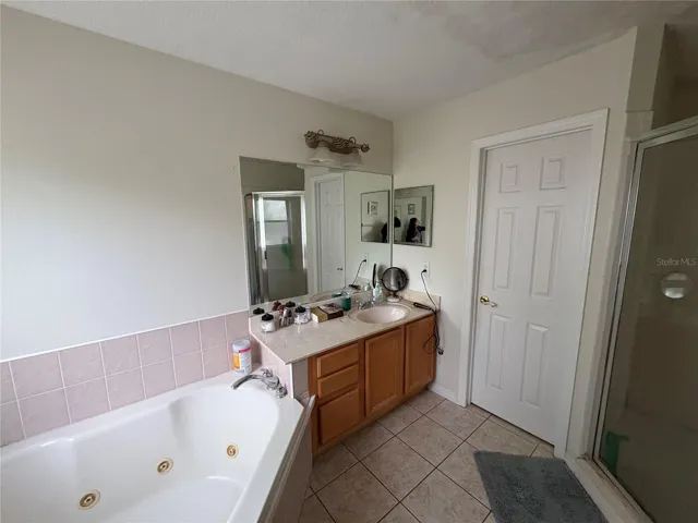 Suit Bathroom