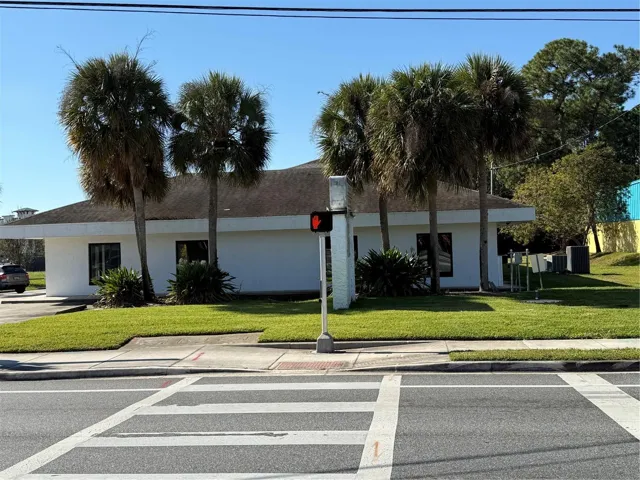 Welcome to 4550 Palmetto!
