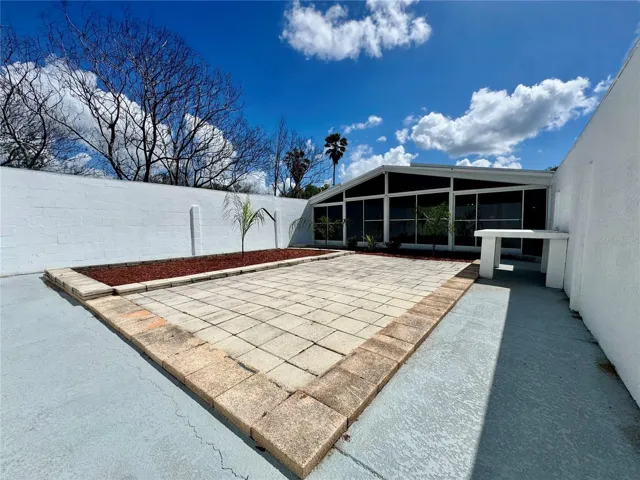 Courtyard garden