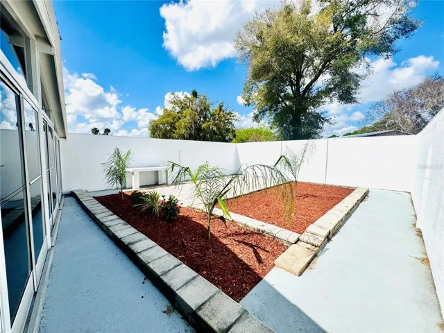 Courtyard garden