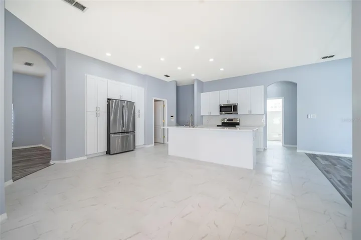 Kitchen/ Breakfast Nook