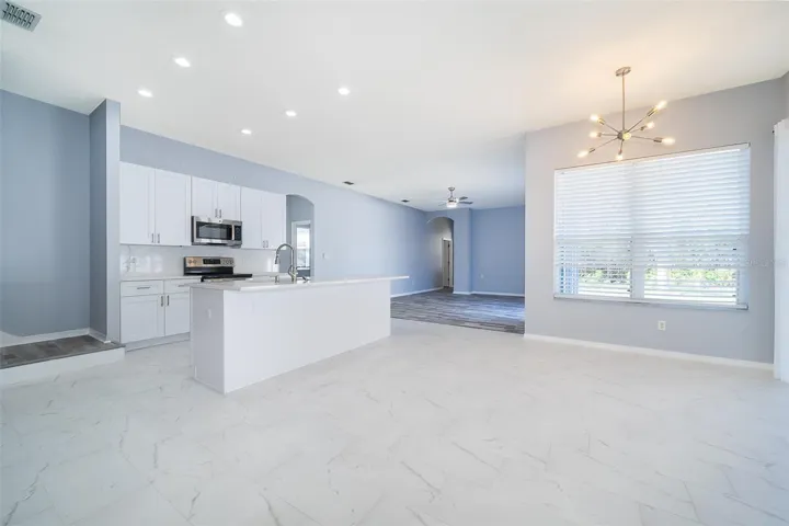 Kitchen/ Breakfast Nook