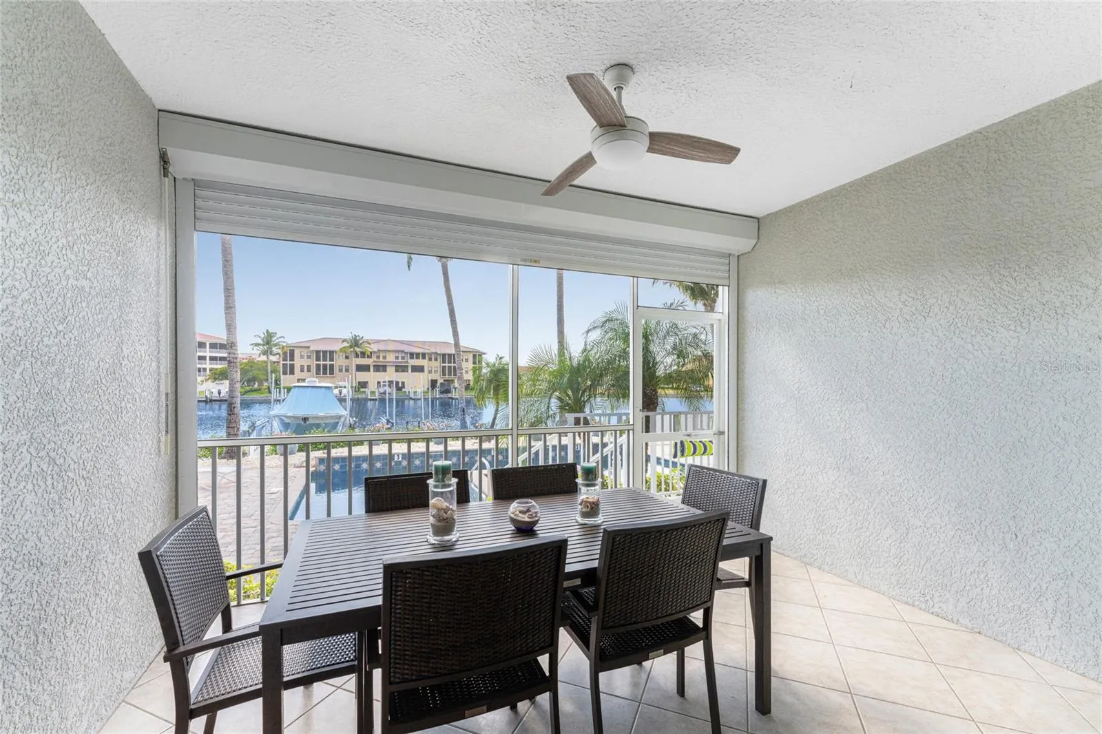 oats, palms, and sunshine — just outside your door.
