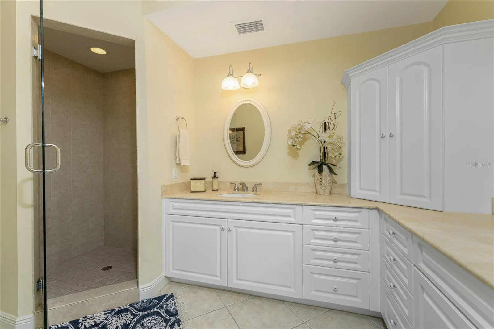 Seamless shower glass door