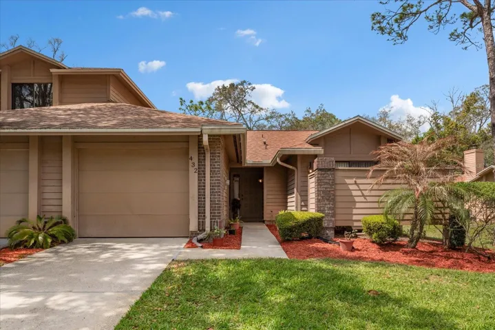 Beautiful 1 story, 3 bedroom, 2 bath townhome