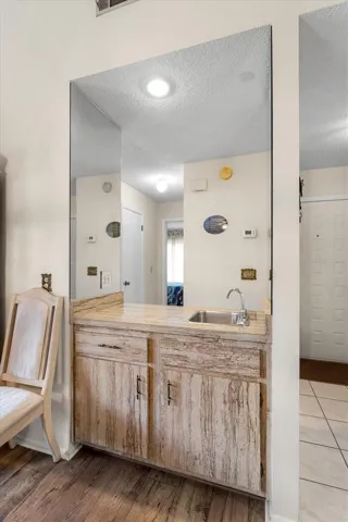 Dining room wet bar