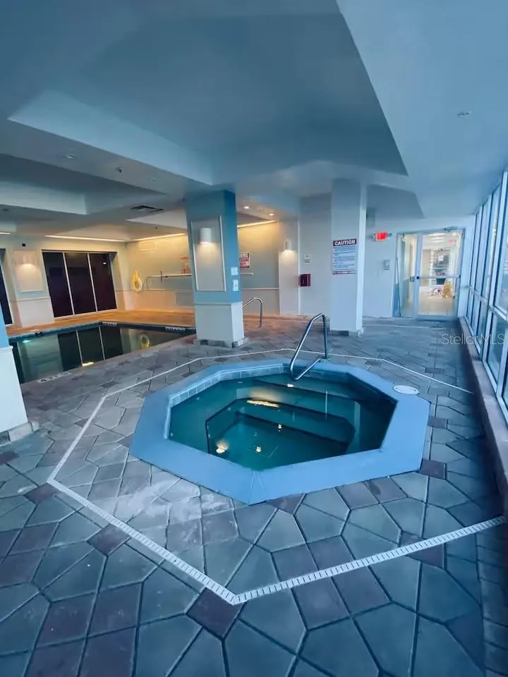 Large spa/hot tub