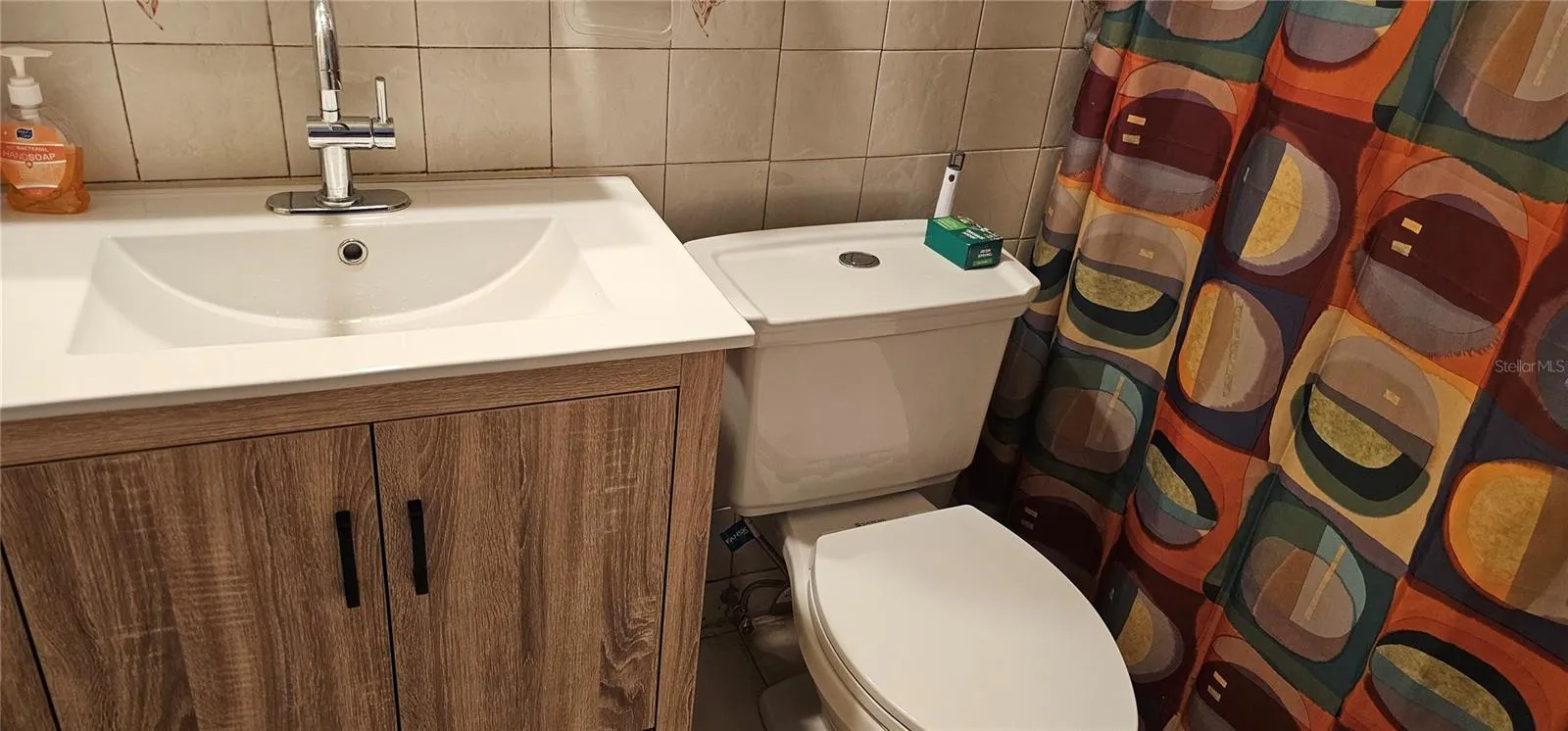 Hall bathroom 1