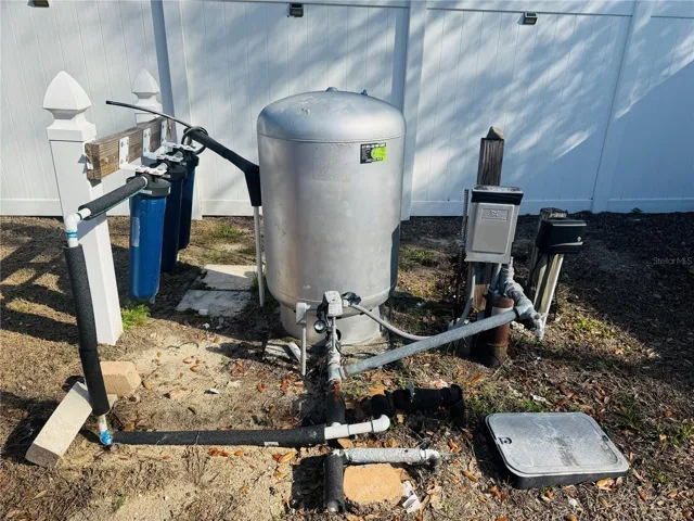 WELL WITH WATER PURIFYING SYSTEM