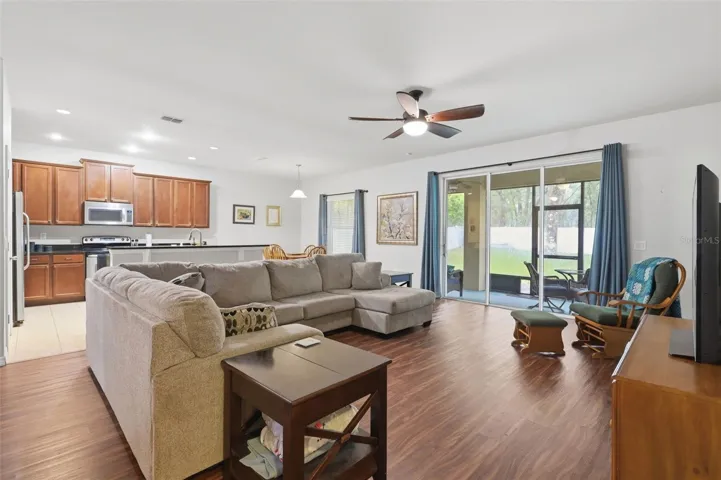 Family Rm to Kitchen