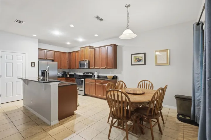 Kitchen & Dine-in Space