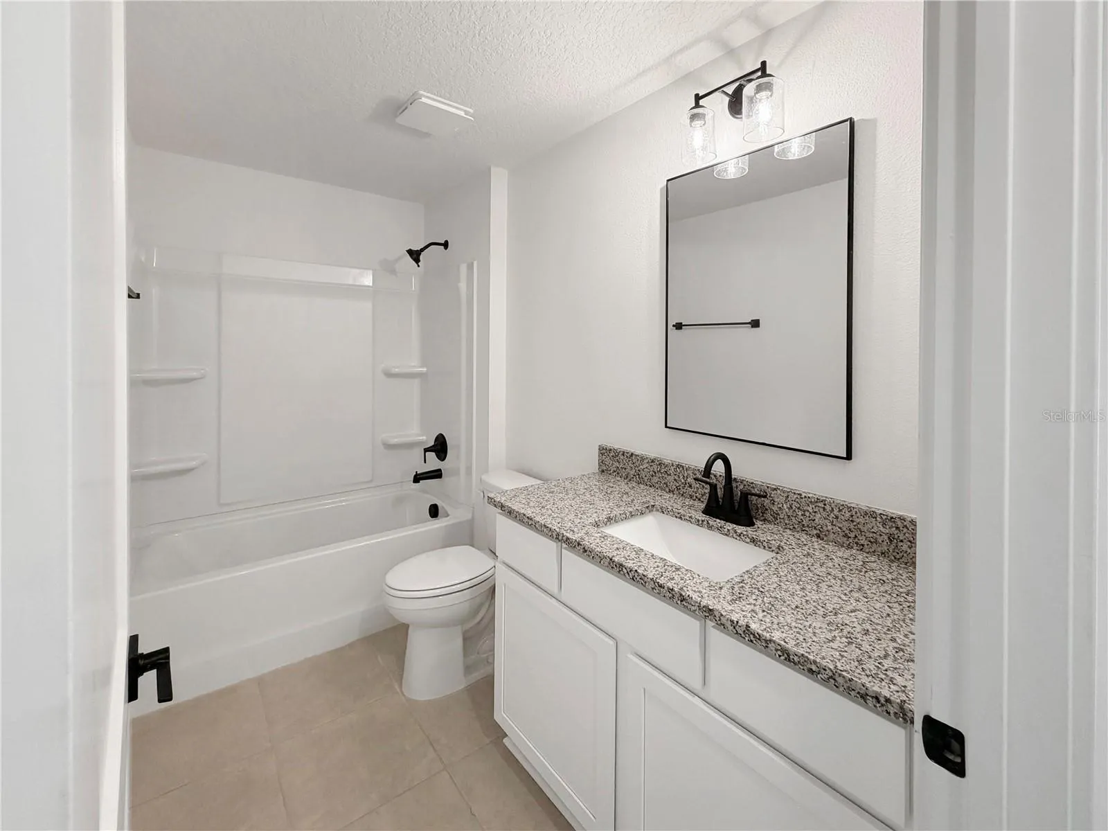 2 Bathroom, Garden tub shower