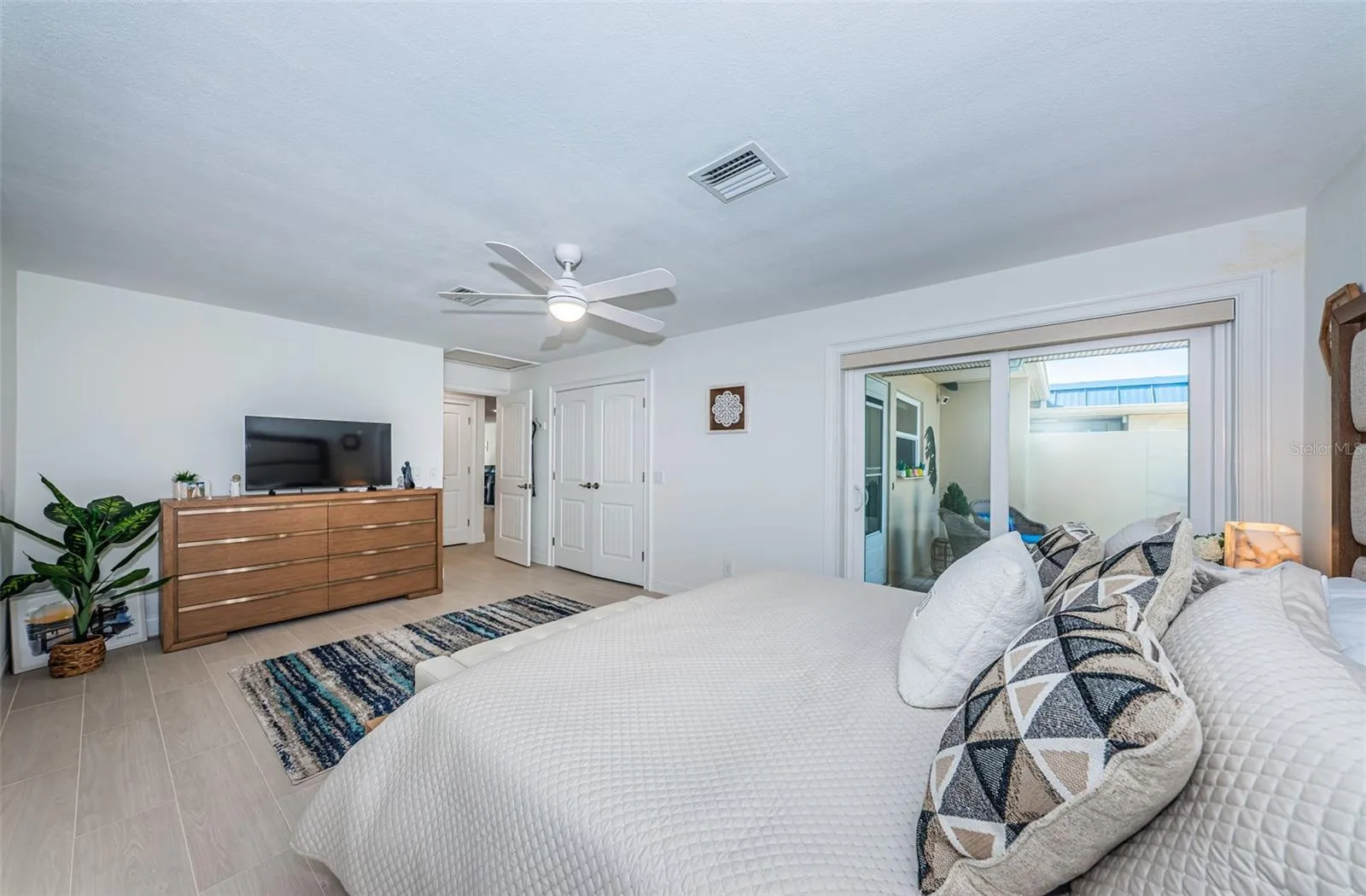 Spacious 2nnd bedroom
