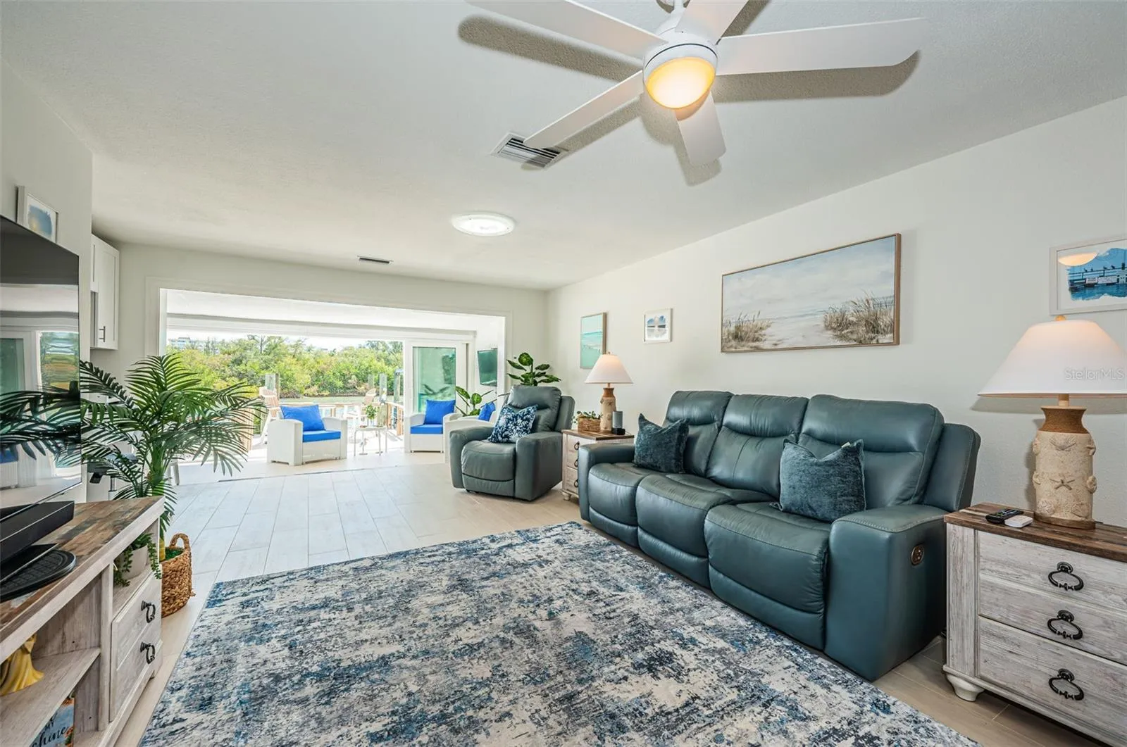 Living area, no rear neighbors