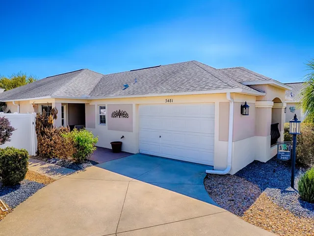 This 3/2 Charlotte Bungalow Courtyard Villa is nestled in the midst of all the amenities.
