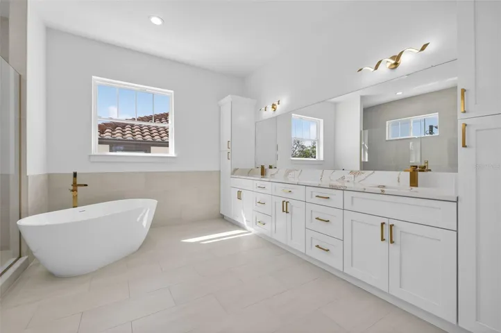 5-piece luxurious primary en-suite