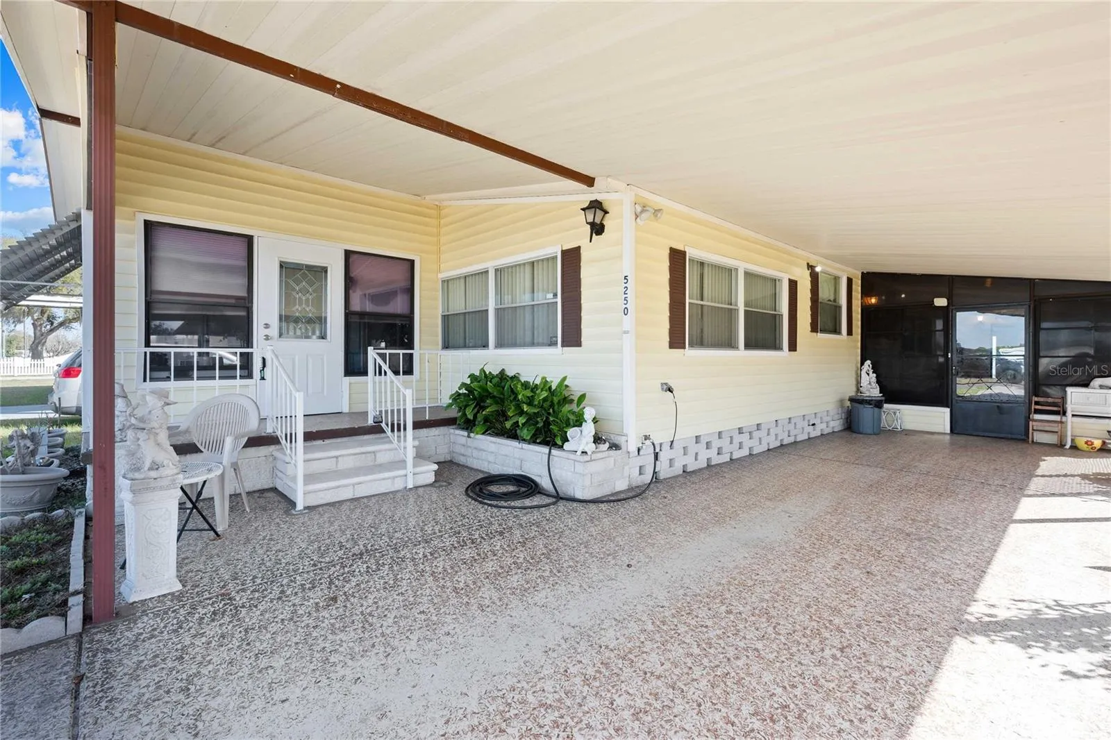 Large carport.