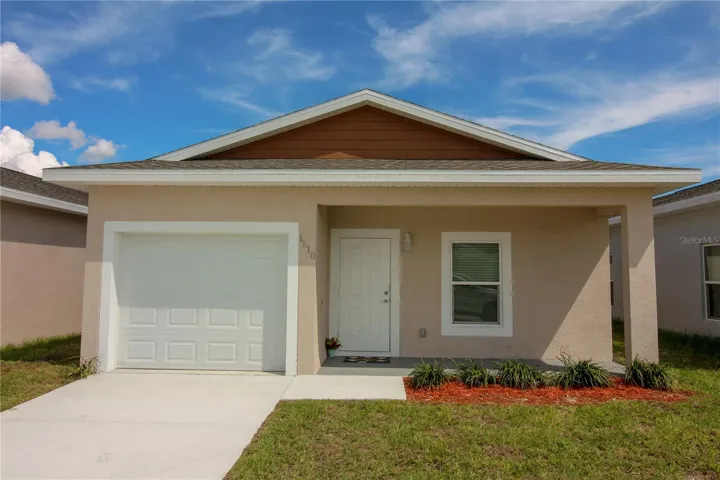 3 Bed/2 bathHigh ceilings
