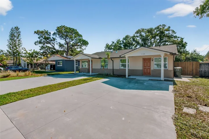 Welcome to this ultra clean apartment with large fenced in private back yard located in Largo, FL close to the gorgeous Gulf beaches!