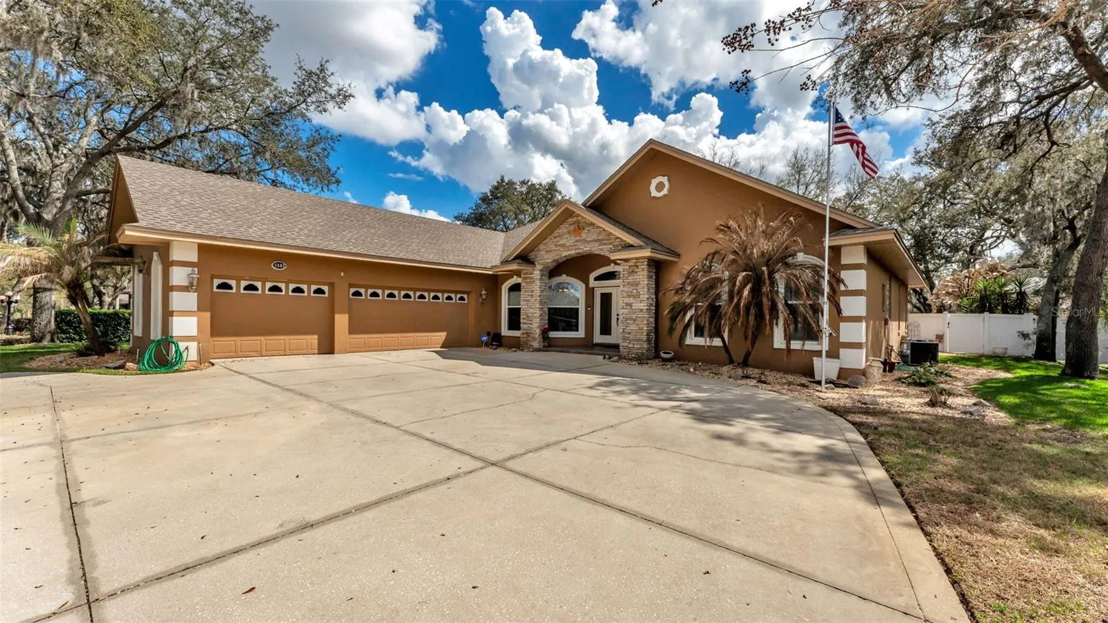 1603 Sir Henrys Trl, Lakeland, Florida 33809 — photo 2