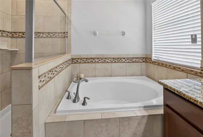 Primary- Garden Tub