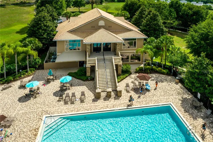 Pool & Clubhouse